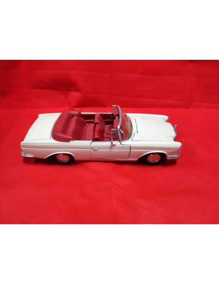 Mercedes 280 SE Cabriolet MAISTO 1/18° | Mercedes 280 SE Cabriolet |