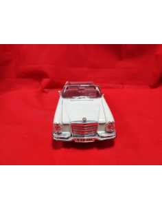 Mercedes 280 SE Cabriolet MAISTO 1/18° | Mercedes 280 SE Cabriolet | 2