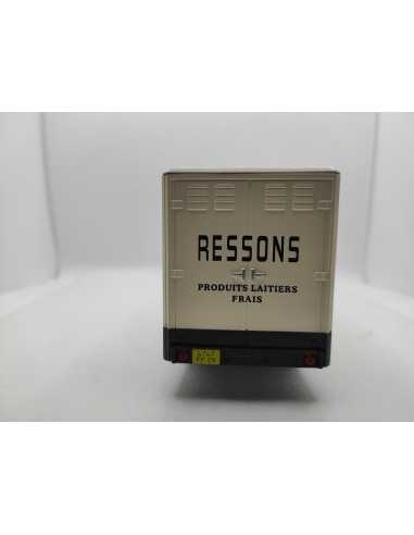 CAMION BERLIET 130 B11 RESSONS PRODUIT LAITIERS IXO N°46 1/43° | Camion Berliet 130 B11 RESSONS de 1978 |