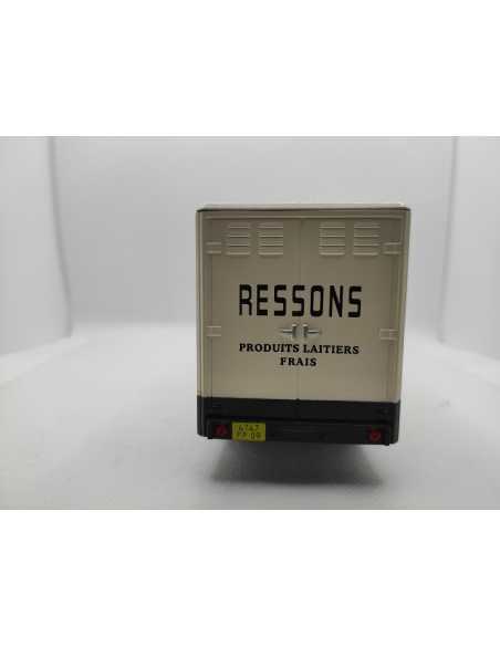 CAMION BERLIET 130 B11 RESSONS PRODUIT LAITIERS IXO N°46 1/43° | Camion Berliet 130 B11 RESSONS de 1978 |