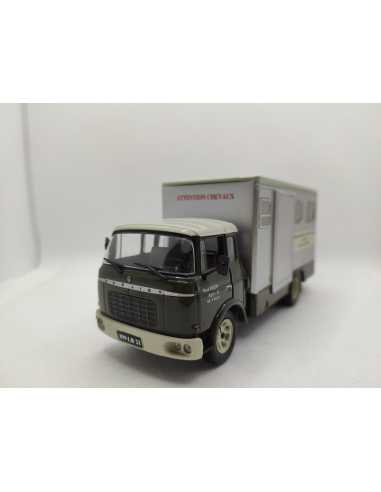 CAMION BERLIET GBK TRANSPORT DE CHEVAUX IXO 1/43° | Camion Berliet GBK Transport de chevaux |