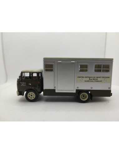 CAMION BERLIET GBK TRANSPORT DE CHEVAUX IXO 1/43° | Camion Berliet GBK Transport de chevaux |