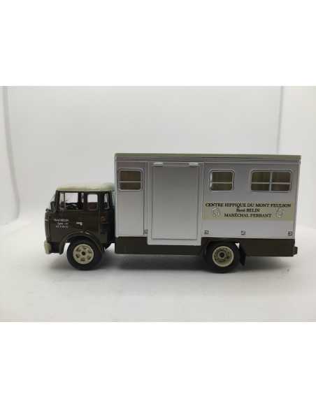 CAMION BERLIET GBK TRANSPORT DE CHEVAUX IXO 1/43° | Camion Berliet GBK Transport de chevaux |