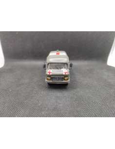SAVIEM TP3 MILITAIRE SANITAIRE - PARADE - N° 6- 1/50 | Saviem TP3 Militaire Sanitaire - 6 | 2