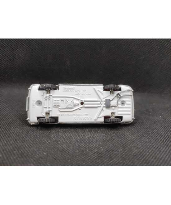 TRIUMPH STAG BLANCHE DE 1969 - DINKY MATCHBOX - N° DY28 - 1/43 | Triumph Stag Blanche de 1969   - DY28 |