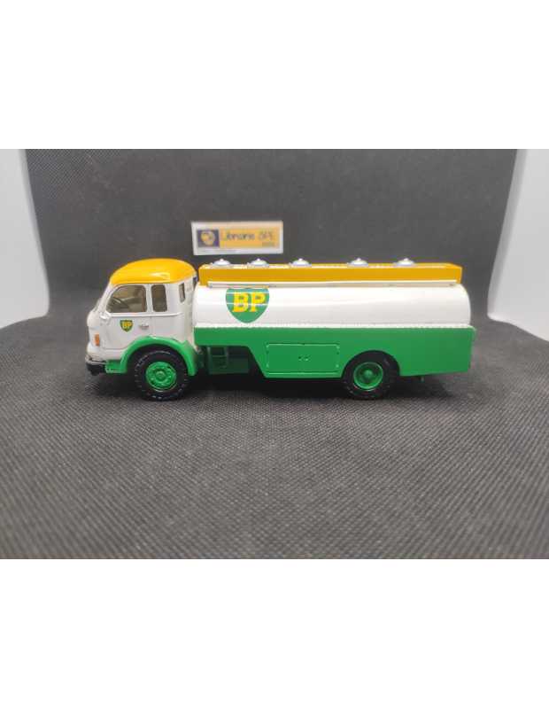 CAMION SAVIEM JL 23 CITERNE "BP" - MINITRUCKS - N° 71 - 1/50 | Camion Saviem JL 23 Citerne BP - 71 |