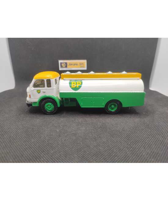 CAMION SAVIEM JL 23 CITERNE "BP" - MINITRUCKS - N° 71 - 1/50 | Camion Saviem JL 23 Citerne BP - 71 |