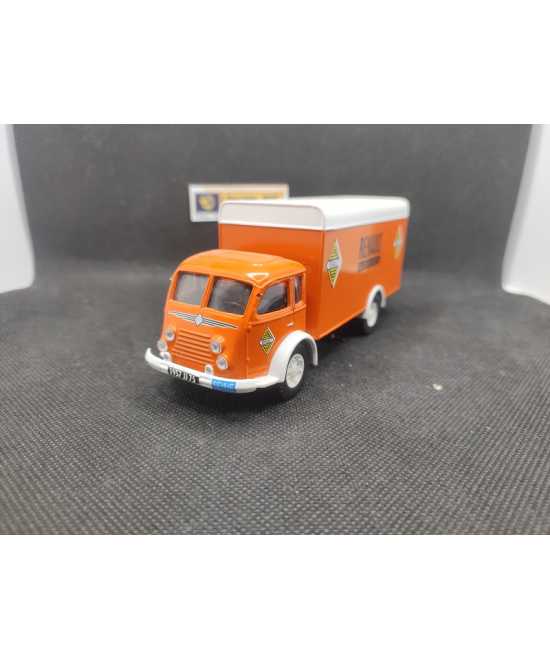 CAMION RENAULT FAINEANT "RENAULT SERVICE" - CORGI - N° 71002 - 1/50 | Camion renault Fainéant "Renault Service" de 1957 |