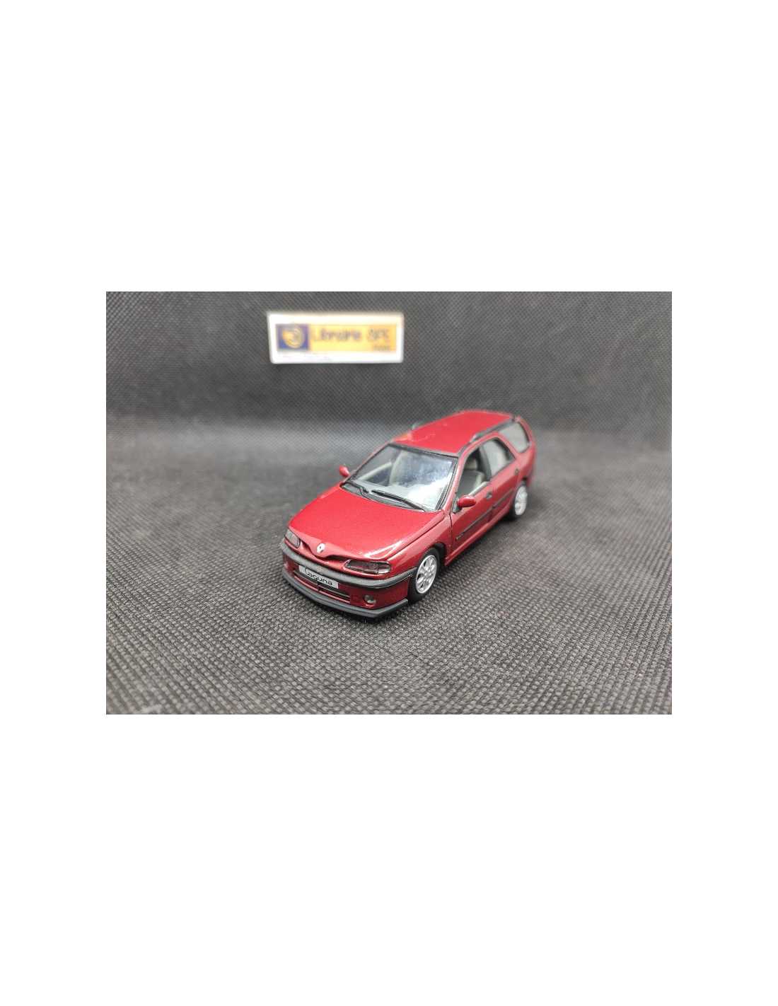 RENAULT Laguna Break Rouge Universal Hobbies 1/43 avec défaut