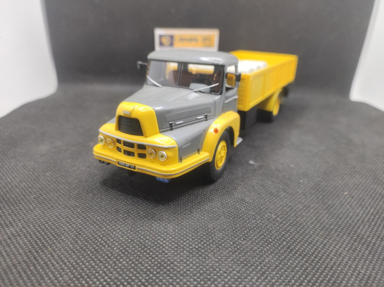 CAMION UNIC ZU PLATEAU 1958 - IXO - N° 59730 - 1/43 | Unic Izoard ZU Plateau de 1958 - 59730 |