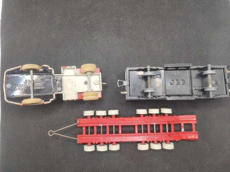 TRACTEUR UNIC IZOARD PORTE WAGON "KRONENBOURG" - JRD - 3.78 - 1/50 | Tracteur Unic Izoard Porte Wagon Kronenbourg - 3.78 |