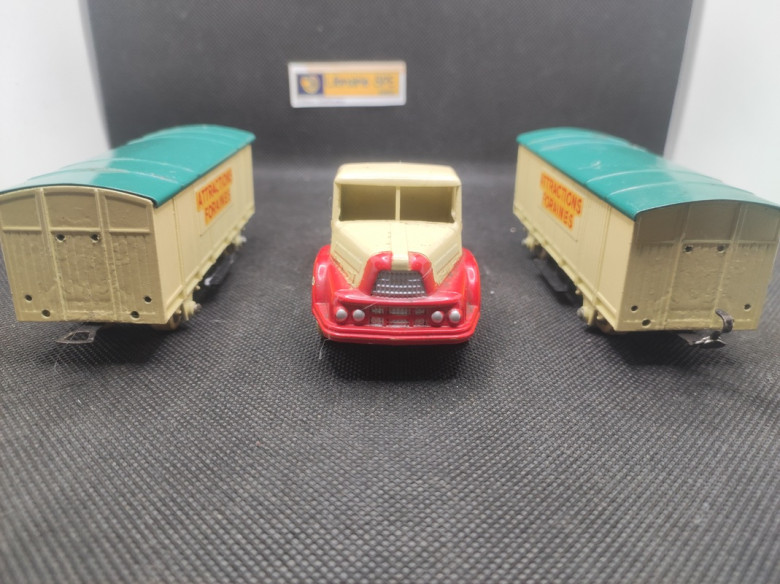 TRACTEUR UNIC IZOARD "CIRQUE" AVEC SES 2 REMORQUES ATTRACTIONS - JRD - N°124 - 1/50 | Tracteur Unic Izord "Cirque"  2 remorqu...