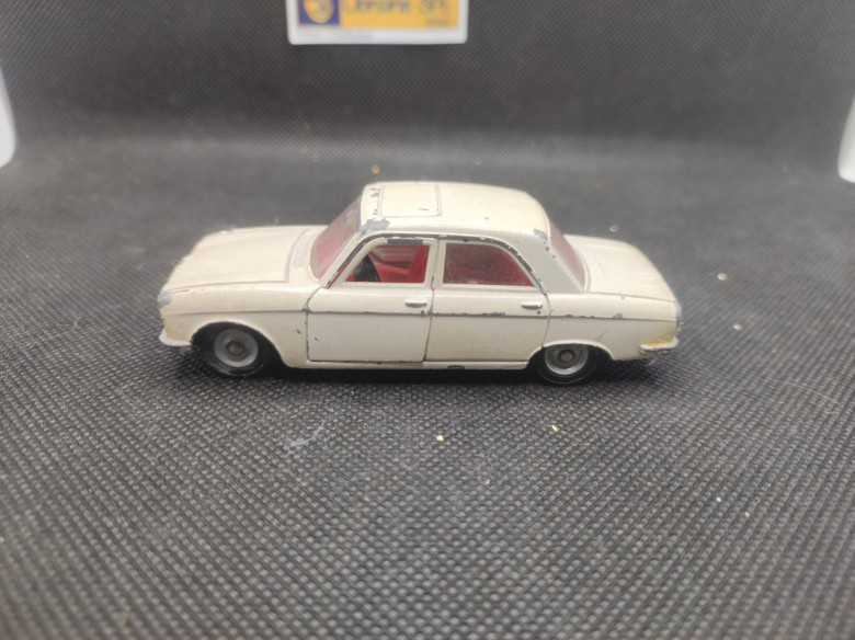PEUGEOT 304 BERLINE BLANCHE - DINKY TOYS FR - N° 1428 - 1/43 | Peugeot304 Berline Blanche - 1428 |