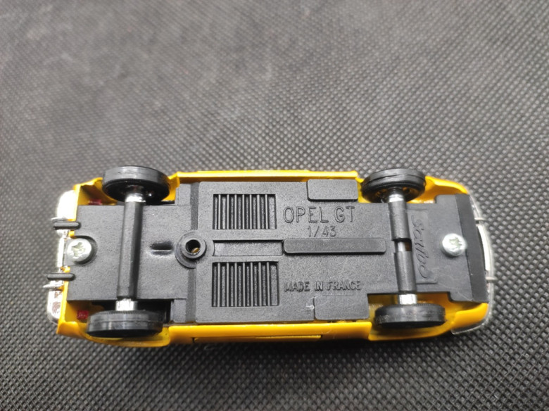 OPEL GT 1900 DE 1968 - SOLIDO - N° 1805 - 1/43 | Opel GT 1900 Jaune de 1968 - 1805 |