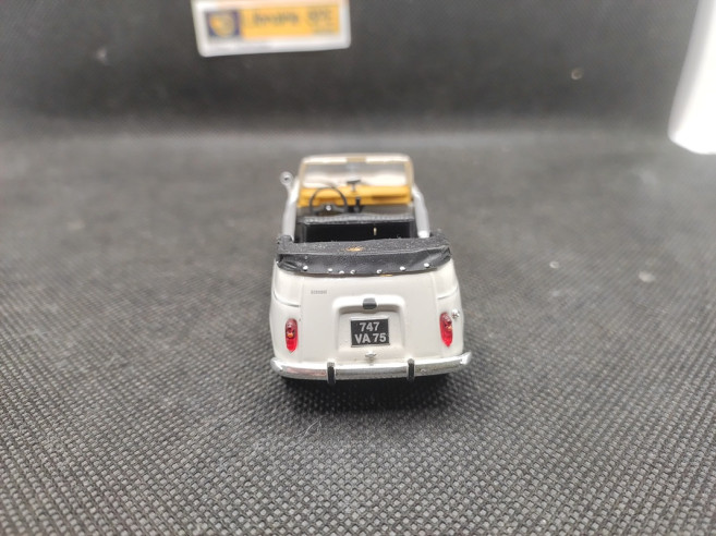 RENAULT 4 PLEIN AIR 1968 - UNIVERSAL HOBBIES - 1/43 | Renault 4 Plein Air de 1968 |