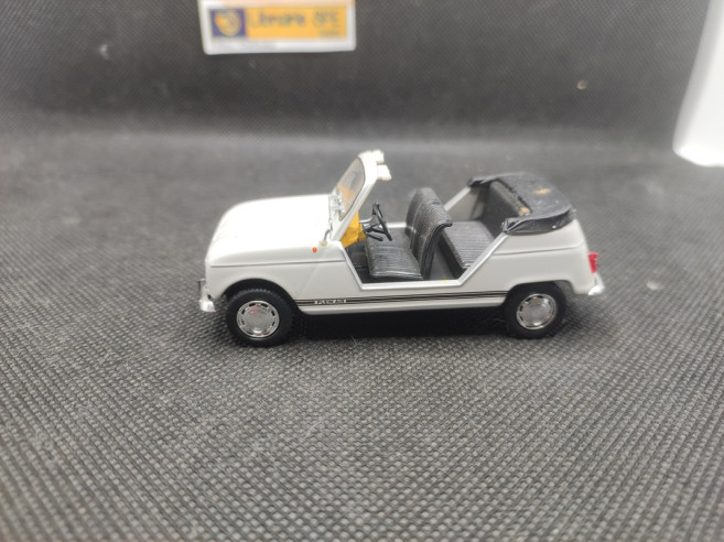 RENAULT 4 PLEIN AIR 1968 - UNIVERSAL HOBBIES - 1/43 | Renault 4 Plein Air de 1968 |