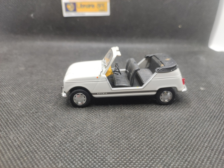 RENAULT 4 PLEIN AIR 1968 - UNIVERSAL HOBBIES - 1/43 | Renault 4 Plein Air de 1968 |