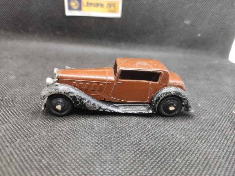 HUMBER VOGUE BERLINE - DINKY TOYS GB - N° 36 C - 1/43 | Humber Vogue berline - 36C |