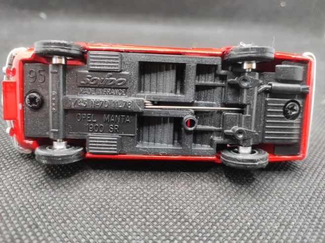 OPEL MANTA 1900 SR ROUGE ET NOIR - SOLIDO - N° 70 - 1/43 | Opel Manta 1900 SR - 70 |