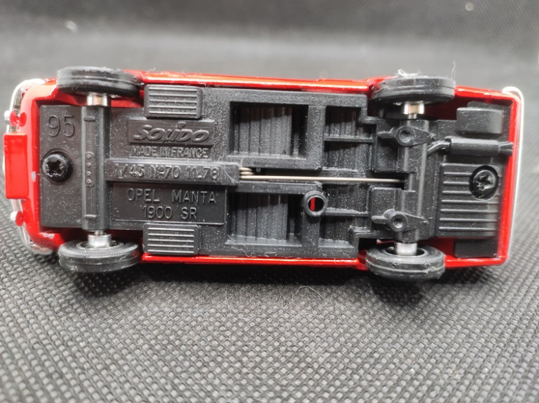OPEL MANTA 1900 SR ROUGE ET NOIR - SOLIDO - N° 70 - 1/43 | Opel Manta 1900 SR - 70 |