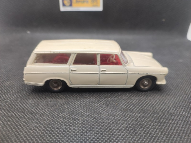 PEUGEOT 404 BREAK - DINKY TOYS FR - N° 525 - 1/43 | Peugeot 404 Break - 525 |