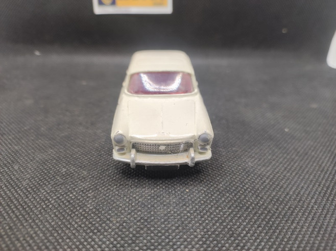 PEUGEOT 404 BERLINE -DINKY TOYS FR - N° 553 - 1/43 | Peugeot 404 Berline Blanche - 553 |