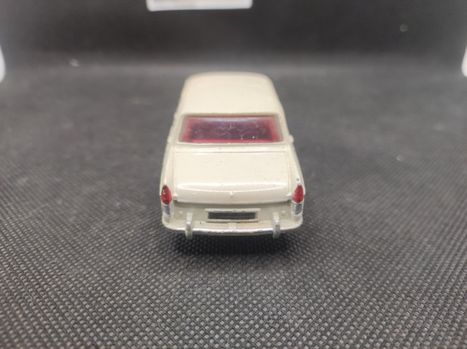 PEUGEOT 404 BERLINE -DINKY TOYS FR - N° 553 - 1/43 | Peugeot 404 Berline Blanche - 553 |