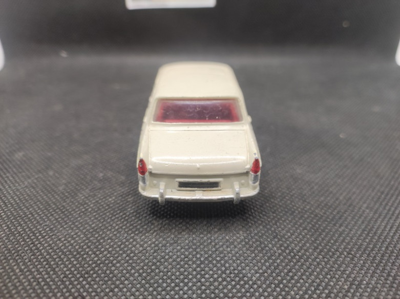 PEUGEOT 404 BERLINE -DINKY TOYS FR - N° 553 - 1/43 | Peugeot 404 Berline Blanche - 553 |
