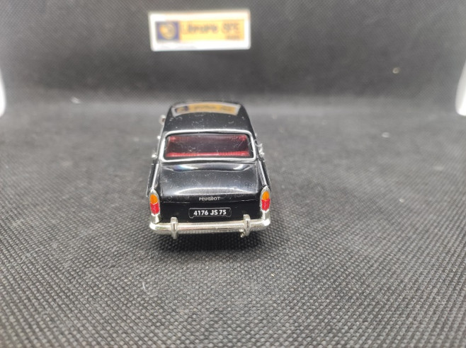 PEUGEOT 404 BERLINE 1960 - NOSTALGIE - N° 6 - 1/43 | Peugeot 404 Berline de 1960 - 6 |