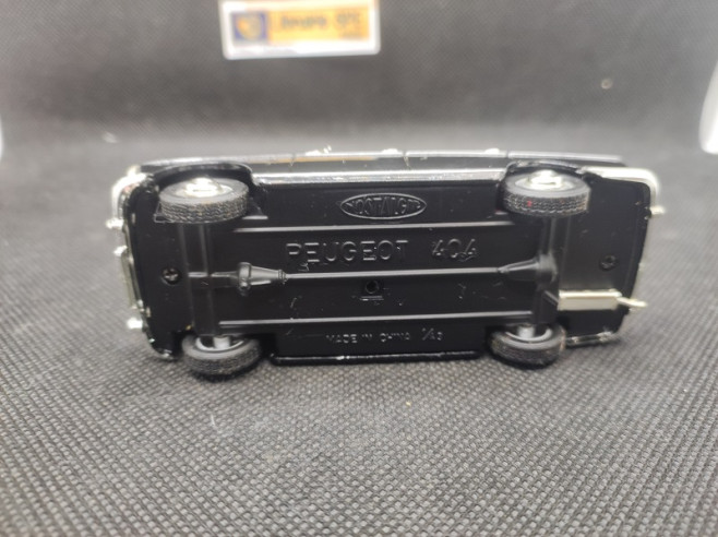 PEUGEOT 404 BERLINE 1960 - NOSTALGIE - N° 6 - 1/43 | Peugeot 404 Berline de 1960 - 6 |