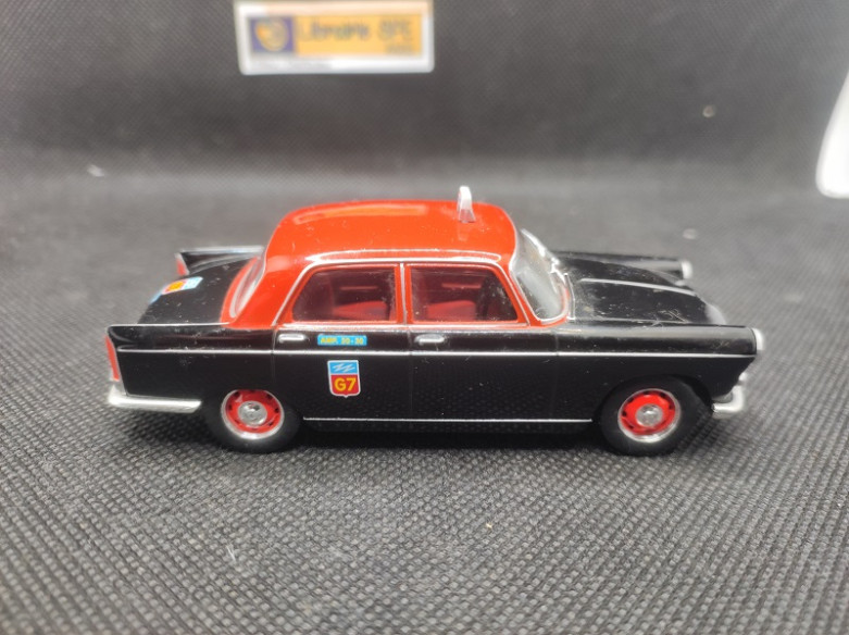 PEUGEOT 404 TAXI G7 1962 - ALTAYA - 1/43 | Peugeot 404 Taxi G7 de 1962 |