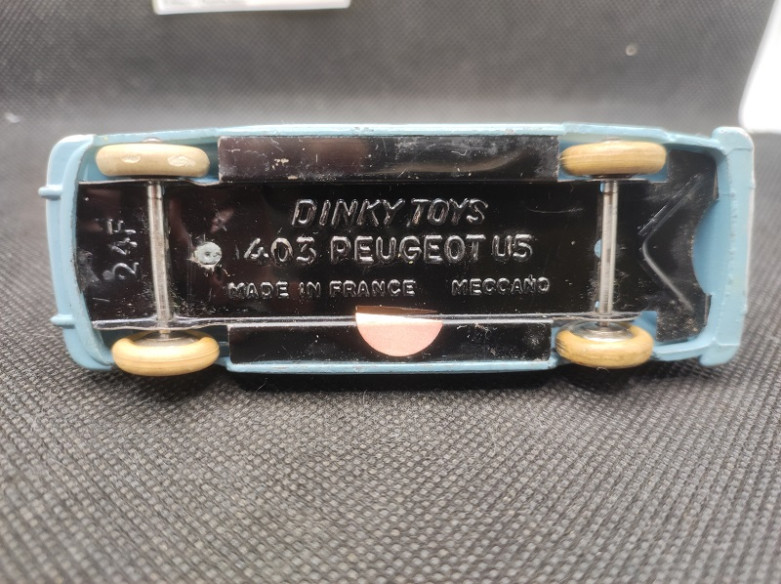 PEUGEOT 403 COMMERCIALE - DINKY TOYS FR - N° 24F - 1/43 | Peugeot 403 Commerciale - 24F |