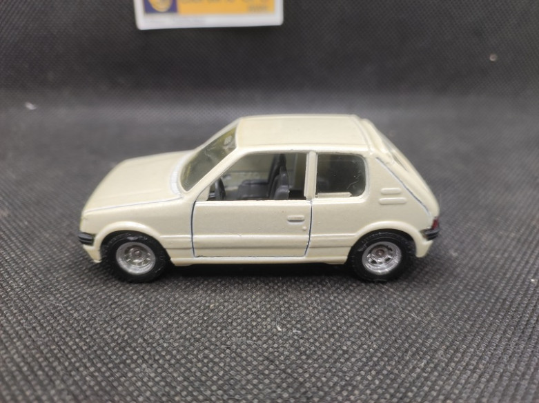 PEUGEOT 205 GTI 1984 - SOLIDO - 1/43