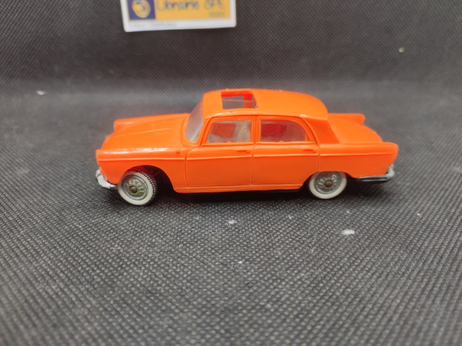 PEUGEOT 404 - NOREV - 1/43 | Peugeott 404 - orange |
