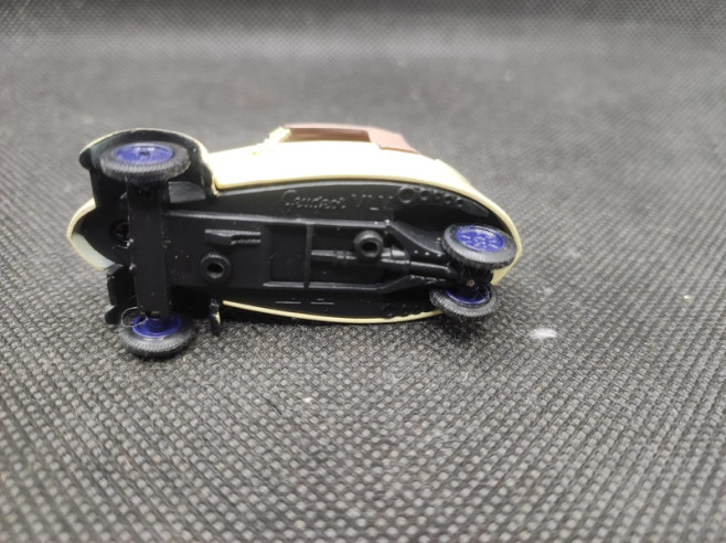 PEUGEOT VLV 1941 - NOREV - N° 479102 - 1/43 | Peugeot VLV de 1941 - 479102 |