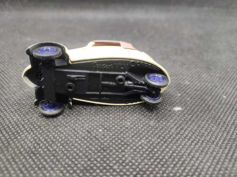 PEUGEOT VLV 1941 - NOREV - N° 479102 - 1/43 | Peugeot VLV de 1941 - 479102 |