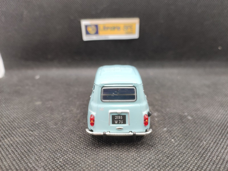 RENAULT 4 L 1962 - UNIVERSAL HOBBIES - N° 54695 - 1/43 | Renault 4 L de 1962 - 54695 |