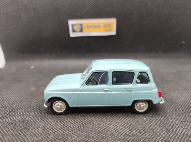 RENAULT 4 L 1962 - UNIVERSAL HOBBIES - N° 54695 - 1/43 | Renault 4 L de 1962 - 54695 |