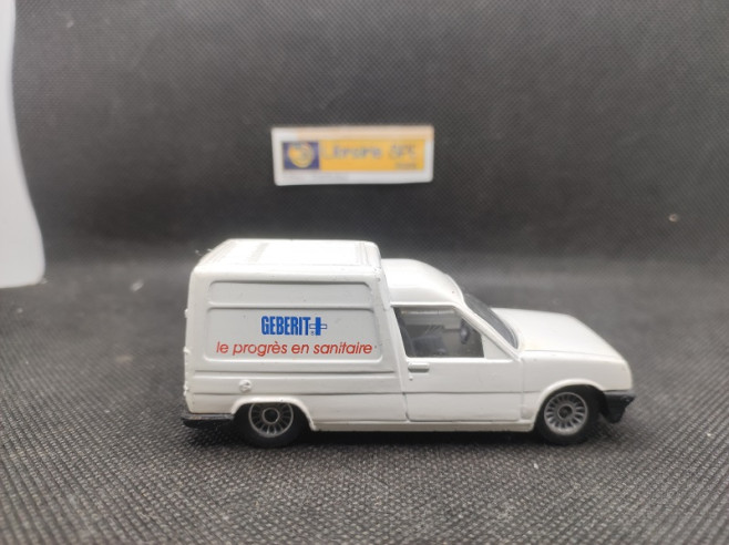 RENAULT EXPRESS "GIBERIT" - SOLIDO - N° 42 - 1/43 | Renault Express "Giberit" - 42 |
