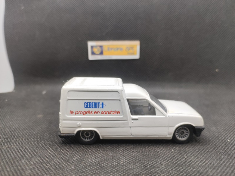 RENAULT EXPRESS "GIBERIT" - SOLIDO - N° 42 - 1/43 | Renault Express "Giberit" - 42 |
