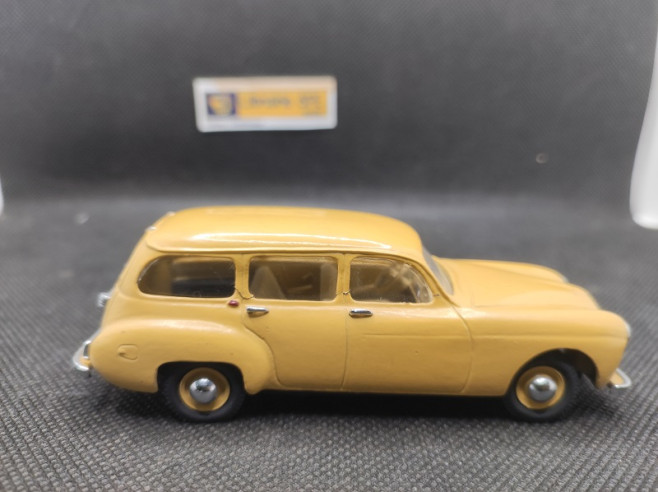 RENAULT FREGATE DOMAINE 1956 - CJM - N° 1.80 - 1/43 | Renault Frégate Domaine 1956 - 1.80 |