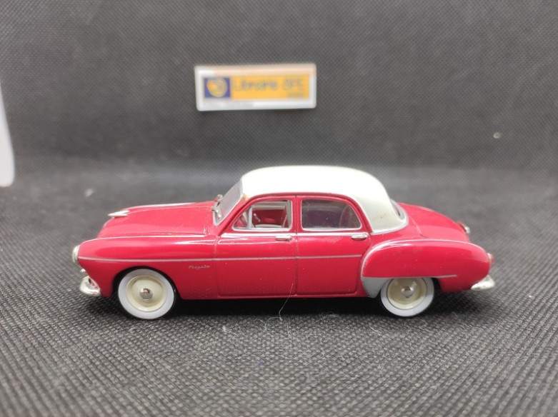 RENAULT FREGATE GRAND PAVOIS 1956 - NOSTALGIE - N° 25 - 1/43 | Renault Frégate Grand pavois de 1956 - 25 |