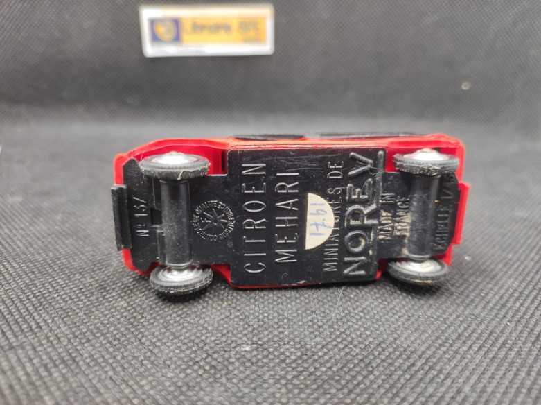 CITROEN MEHARI ROUGE - NOREV PLASTIQUE - N° 137 - 1/43 | Citroën Méhari  Rouge - 137 |