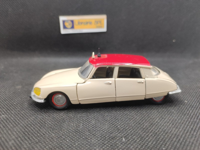 CITROEN DS 21 TAXI PARISIEN DE 1967 - ELIGOR - N° 1125 - 1/43 | Citroën DS 21 Taxi Parisien de 1967 - 1125 |