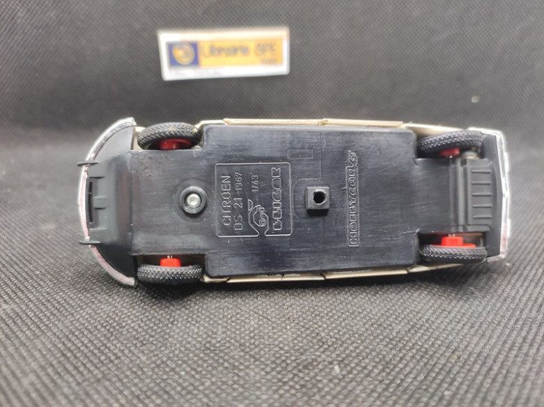 CITROEN DS 21 TAXI PARISIEN DE 1967 - ELIGOR - N° 1125 - 1/43 | Citroën DS 21 Taxi Parisien de 1967 - 1125 |