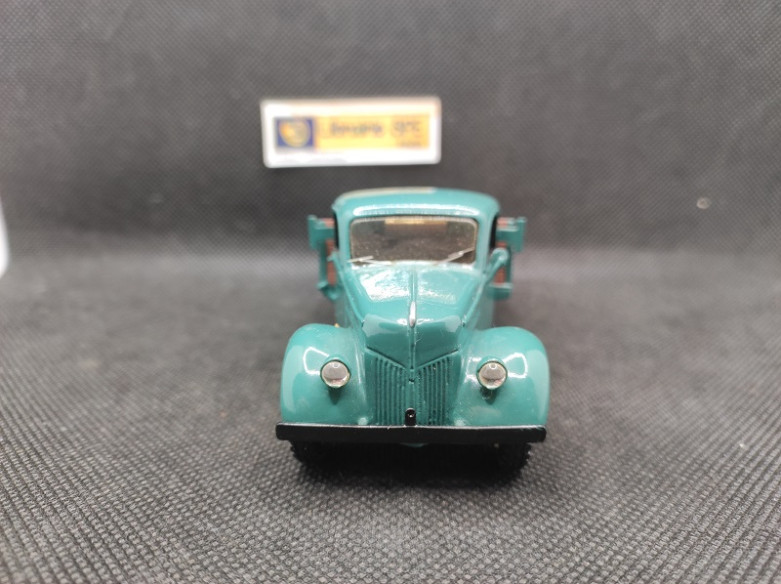 CAMION FORD POISSY PLATEAU - MINITRUCKS - N° 66 - 1/50 | Camion Ford Poissy Plateau de 1947 - 66 |