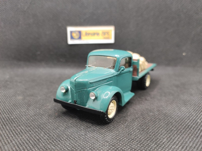 CAMION FORD POISSY PLATEAU - MINITRUCKS - N° 66 - 1/50 | Camion Ford Poissy Plateau de 1947 - 66 |