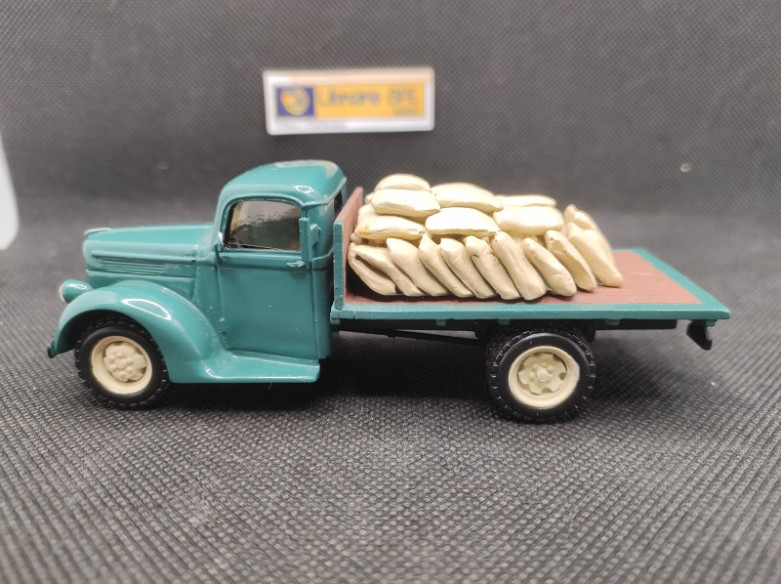 CAMION FORD POISSY PLATEAU - MINITRUCKS - N° 66 - 1/50 | Camion Ford Poissy Plateau de 1947 - 66 |