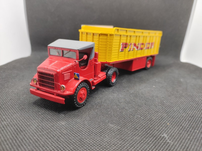 TRACTEUR MARMON INTERNATIONAL PORTEUR " CIRQUE PINDER " - MINICIRQUE - N° MV 7 - 1/50 | Tracteur Marmon International Porteur...