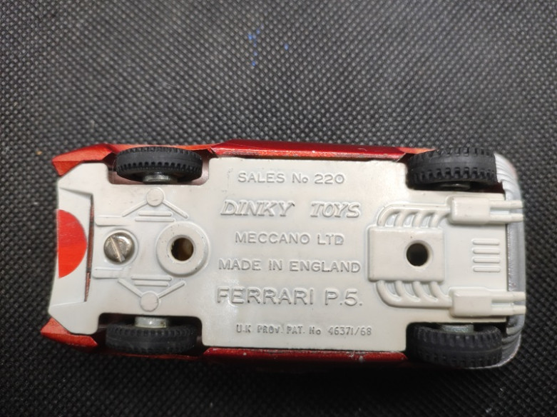 FERRARI P5 - DINKY TOYS GB - N° 220 - 1/43 | Ferrari P5 - 220 |